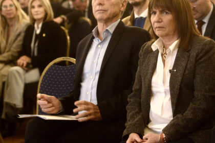 el-cruce-de-patricia-bullrich-con-manuel-adorni-y-el-juego-de-mauricio-macri