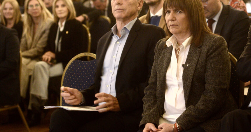 el-cruce-de-patricia-bullrich-con-manuel-adorni-y-el-juego-de-mauricio-macri