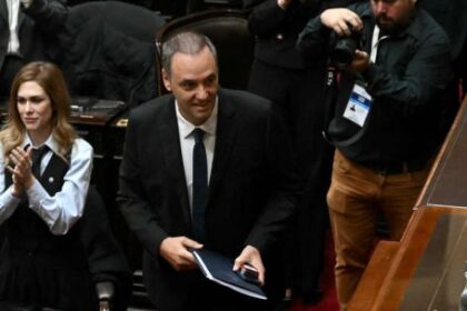 en-“qr!”,-carlos-castagneto-critico-a-adorni-tras-su-exposicion-en-el-congreso:-“no-pudo-contestar-y-termino-golpeado”