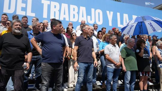 el-dia-previo-al-dia-del-trabajador,-la-cgt-marcha-a-la-plaza-de-mayo