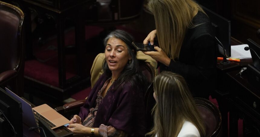 javier-milei-y-sus-medidas,-en-vivo:-el-gobierno-oficializo-a-lucila-crexell-como-nueva-embajadora-en-canada