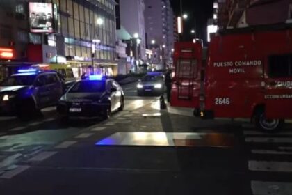 incendio-en-avenida-corrientes:-10-heridos-y-un-detenido-que-habria-iniciado-el-fuego
