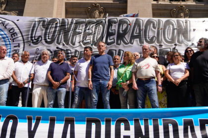 marcha-de-la-cgt-por-el-dia-del-trabajador,-en-vivo:-a-que-hora-empieza-la-movilizacion-a-la-plaza-de-mayo,-los-cortes-y-ultimas-noticias-este-30-de-abril