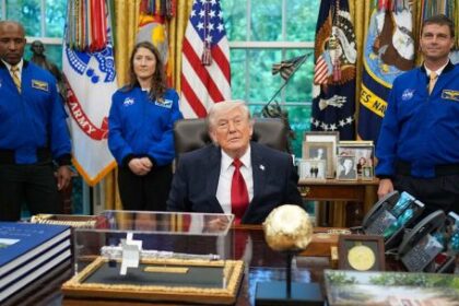 “tiene-superoidos”:-donald-trump-se-burlo-del-jefe-de-la-nasa-en-un-acto-con-astronautas