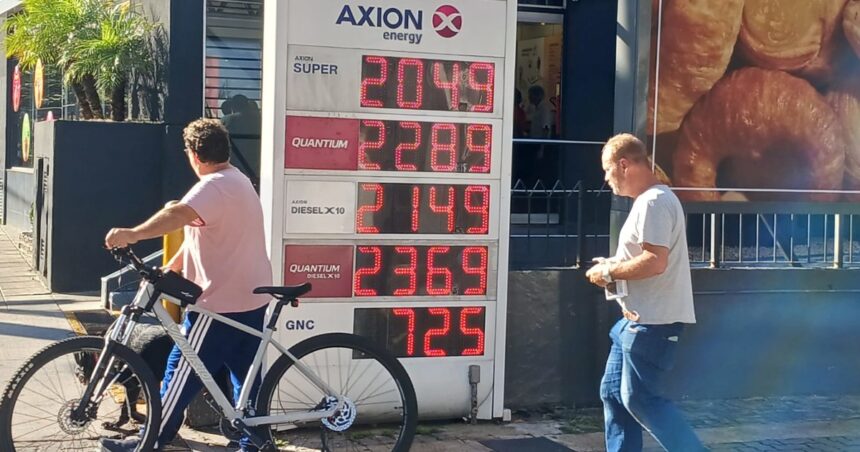 arranca-mayo-y-llega-con-mas-aumentos:-vuelven-a-subir-la-nafta,-la-luz,-el-gas,-el-agua-y-el-transporte