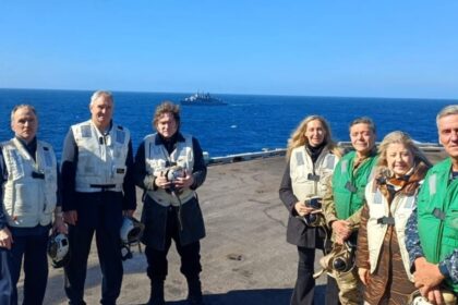 relaciones-militares-con-estados-unidos:-del-kitty-hawk-“menemista”-al-portaaviones-nuclear-en-tiempos-de-milei