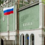 crisis-en-venecia:-el-jurado-de-la-bienal-renuncio-tras-el-conflicto-por-la-participacion-de-rusia;-argentina-viaja-con-matias-duville