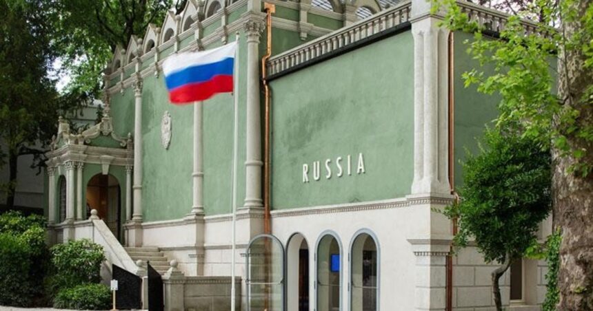 crisis-en-venecia:-el-jurado-de-la-bienal-renuncio-tras-el-conflicto-por-la-participacion-de-rusia;-argentina-viaja-con-matias-duville