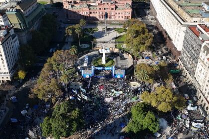 la-cgt-marcho-por-el-dia-del-trabajador:-llamo-a-profundizar-“la-lucha”-contra-el-modelo-economico-pero-pateo-la-definicion-de-un-nuevo-paro