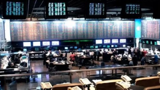 el-riesgo-pais-cae-a-617-puntos-basicos-en-una-jornada-de-recuperacion-para-los-bonos-soberanos