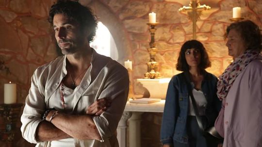 “si-es-martes,-es-asesinato”:-netflix-estreno-la-serie-que-parodia-el-suspenso-clasico