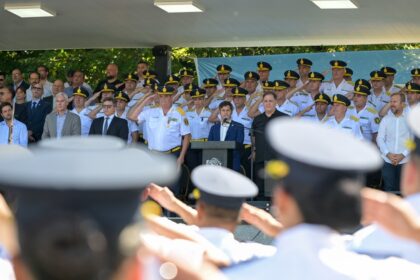 silbidos-y-abucheos-contra-kicillof-durante-el-acto-de-egreso-de-oficiales-de-la-policia-bonaerense