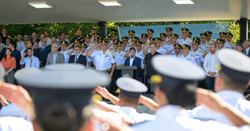 silbidos-y-abucheos-contra-kicillof-durante-el-acto-de-egreso-de-oficiales-de-la-policia-bonaerense