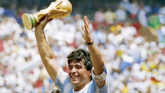 la-huella-tactica-y-social-de-diego-maradona-en-mexico-1986:-un-legado-tecnico-que-redefinio-el-futbol-moderno