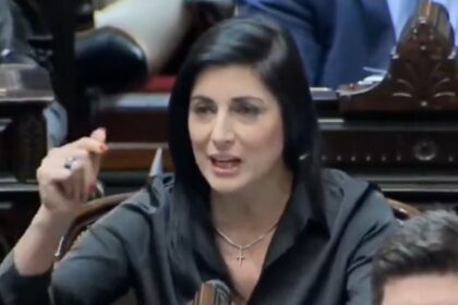 juliana-santillan-afirmo-que-se-reunio-con-el-embajador-de-checoslovaquia,-pais-que-se-disolvio-hace-mas-de-tres-decadas