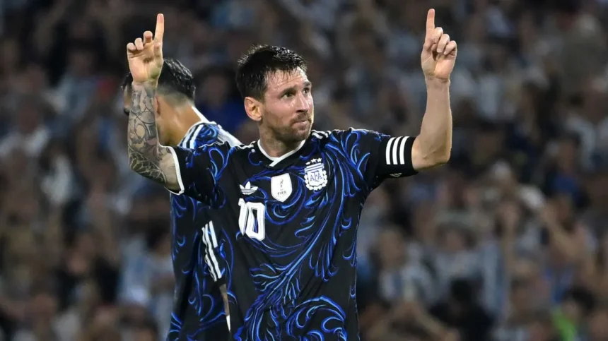 en-lo-que-podria-ser-su-ultima-funcion-en-el-pais,-messi-anoto-un-gol-y-fue-figura-en-el-amistoso-ante-zambia