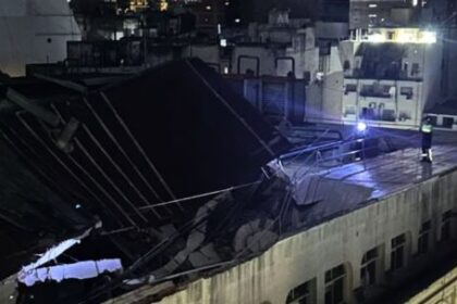 se-derrumbo-el-techo-del-edificio-central-de-edesur-y-evacuaron-a-mas-de-50-personas