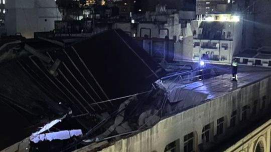 se-derrumbo-el-techo-del-edificio-central-de-edesur-y-evacuaron-a-mas-de-50-personas
