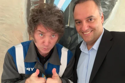 en-medio-de-la-investigacion-por-enriquecimiento-ilicito-|-javier-milei-recibe-a-manuel-adorni-en-olivos-en-un-nuevo-gesto-de-respaldo