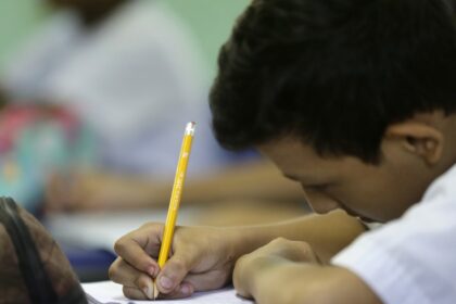 ayuda-escolar-anses-abril-2026:-cuanto-se-cobra-y-cuando-pagan-el-extra-de-$85.000