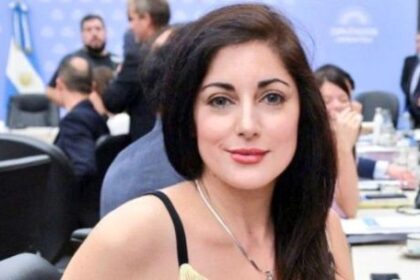 papelon: juliana-santillan-dijo-que-se-reunio-con-el-embajador-de-checoslovaquia,-un-pais-que-se-disolvio-hace-34-anos