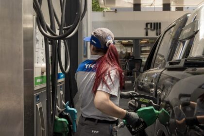 naftas:-el-gobierno-postergo-para-mayo-el-aumento-de-un-impuesto-para-evitar-el-impacto-en-la-inflacion