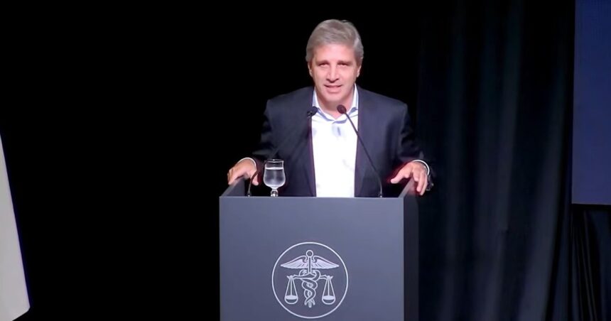 “me-dan-ganas-de-cagarlos-a-patadas-en-el-culo”:-el-exabrupto-de-caputo-contra-los-economistas-que-piden-devaluar