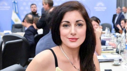 juliana-santillan-culpo-a-su-cm-por-el-error-sobre-“checoslovaquia”:-“errar-es-humano”