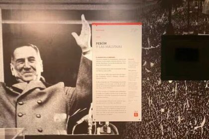polemica-en-el-museo-malvinas:-tapan-gigantografias-de-peron-y-las-abuelas-de-plaza-de-mayo-por-“una-reconfiguracion-de-contenidos”