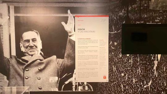 polemica-en-el-museo-malvinas:-tapan-gigantografias-de-peron-y-las-abuelas-de-plaza-de-mayo-por-“una-reconfiguracion-de-contenidos”