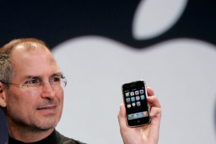 apple-cumple-50-anos:-por-que-en-argentina-sigue-siendo-una-marca-de-lujo