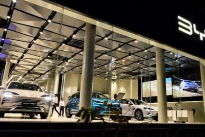 el-fin-de-la-hegemonia-de-tesla:-byd-escala-posiciones-y-presiona-por-nuevos-aranceles-en-occidente