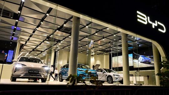 el-fin-de-la-hegemonia-de-tesla:-byd-escala-posiciones-y-presiona-por-nuevos-aranceles-en-occidente
