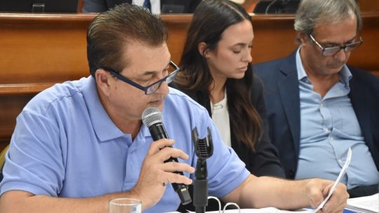 guerra-de-comunicados-tras-el-escandalo-en-la-legislatura:-el-oficialismo-habla-de-“papelon”-y-la-oposicion-de-“ajuste”