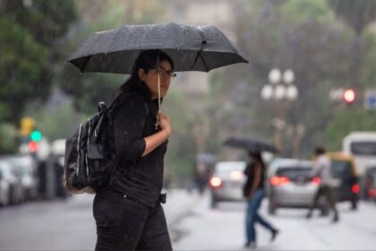 clima-en-rosario:-alerta-por-tormentas-fuertes-y-un-marcado-descenso-termico-hacia-la-noche