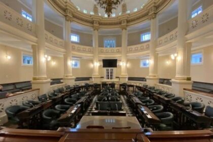 conflicto-docente-en-corrientes:-piden-interpelar-a-dos-ministros-por-descuentos-“irregulares”