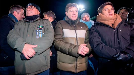 gobernadores-y-referentes-del-peronismo-viajaron-a-tierra-del-fuego,-participaron-de-la-vigilia-por-malvinas-y-ensayan-un-frente-anti-milei