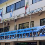 eldorado-mantiene-viva-la-memoria-de-malvinas-con-una-ofrenda-floral-y-un-homenaje-en-su-fachada-municipal