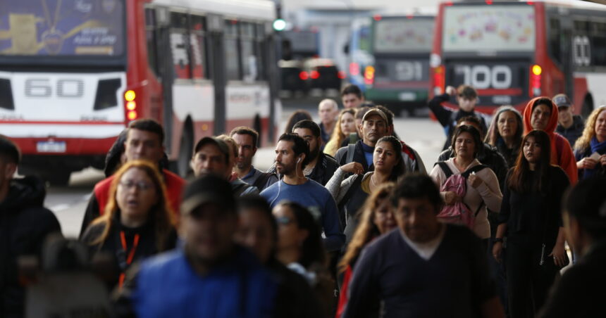 salario-formal:-un-indice-oficial-mostro-una-suba-de-0,8%-en-enero,-por-debajo-de-la-inflacion