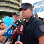 pese-al-bono-confirmado-por-el-gobierno,-las-fuerzas-de-seguridad-se-manifestaron-frente-al-edificio-centinela