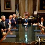 fallo-por-ypf:-milei-felicito-al-equipo-legal-que-le-quito-presion-a-las-cuentas-publicas