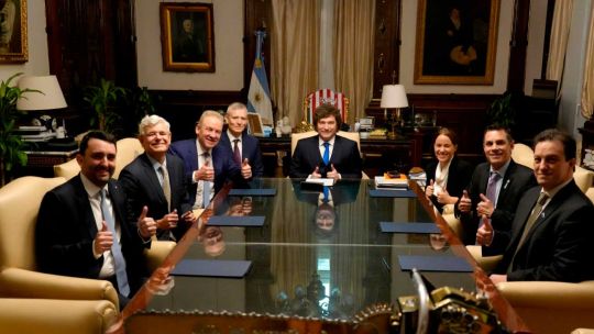 fallo-por-ypf:-milei-felicito-al-equipo-legal-que-le-quito-presion-a-las-cuentas-publicas