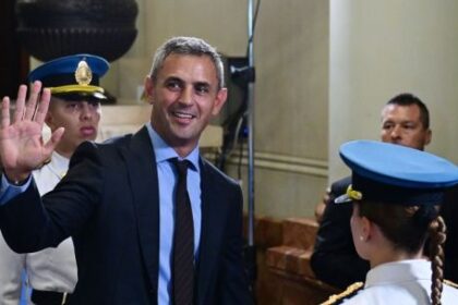 el-fallido-de-martin-menem-sobre-malvinas:-“fue-alla-por-el-ochenta-y-pico”