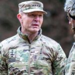 donald-trump-echo-al-jefe-del-ejercito-de-estados-unidos-en-plena-guerra-en-medio-oriente:-“era-hora-de-un-cambio”