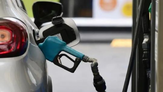 combustibles:-las-demas-petroleras-imitaran-a-ypf-y-no-aumentaran-precios-por-45-dias