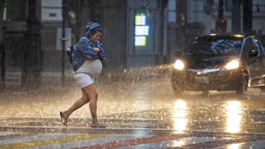 clima-en-rosario:-calor-extremo-y-alerta-por-tormentas-fuertes-hacia-el-final-del-viernes