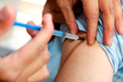 vacunacion-pami:-los-detalles-sobre-la-aplicacion-conjunta-contra-la-gripe,-neumonia-y-covid-19