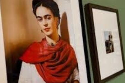 “frida-kahlo.-la-mirada-como-identidad”:-la-muestra-en-bolonia-que-revisa-su-mito