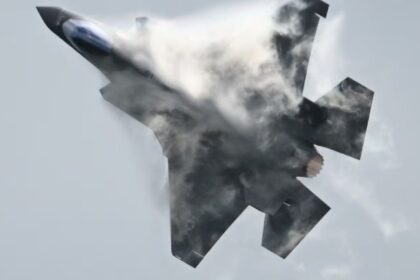 un-avion-caza-estadounidense-fue-abatido-por-fuerzas-de-iran:-rescataron-a-un-tripulante-y-buscan-al-otro