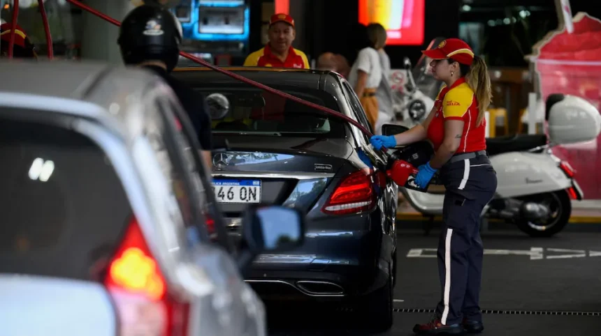 otras-petroleras-se-suman-a-ypf-y-acuerdan-estabilizar-el-precio-de-los-combustibles-por-45-dias